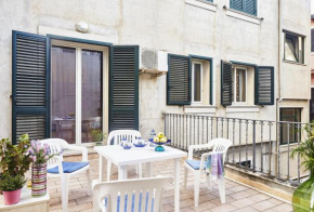 Sabbia1 CaseSicule, Apartment in the City Center and beside the Main Square, Beach at 100 m, Wi-Fi, Pozzallo